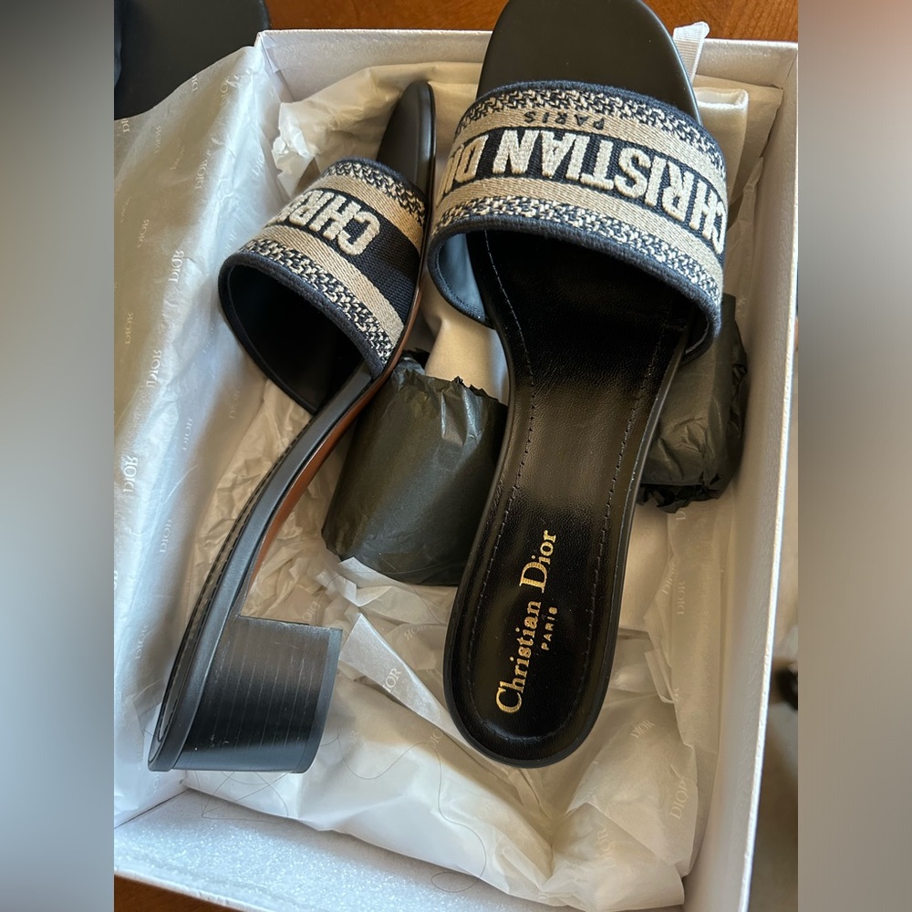 Brand new Classic Christian Dior women slide size 12 , runs small